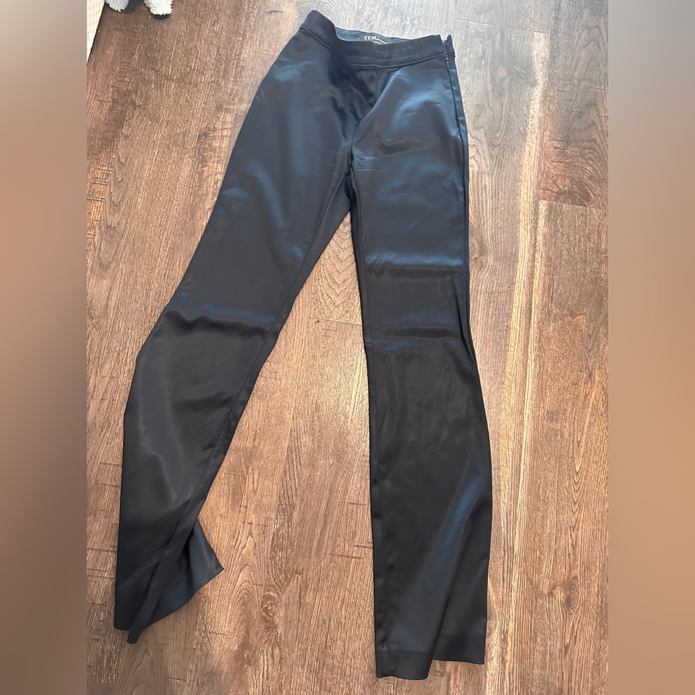 aritzia Ten by Babaton navy 
Sundance pant size 0